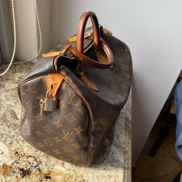 100% authentic vintage Louis Vuitton speedy 35 bag